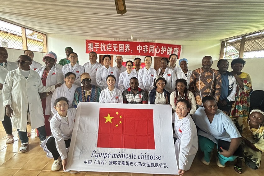 【4】圖為活動結(jié)束后的合影。中國（山西）第24批援喀麥隆姆巴爾馬尤醫(yī)療隊 供圖