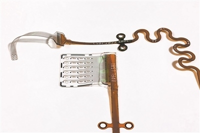 新開發(fā)的ABI旨在輕柔地貼合腦組織，提高信號(hào)精度和患者舒適度。圖片來源：瑞士洛桑聯(lián)邦理工學(xué)院