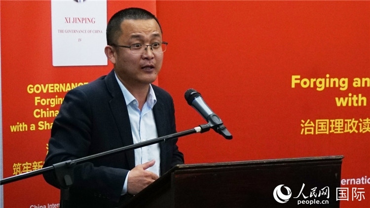 中非青年婦女協(xié)會主席、南非大學(xué)教授秦效順在讀書會上發(fā)言。人民網(wǎng) 劉暢攝