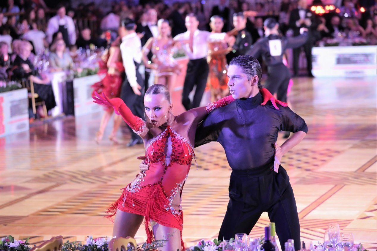 第七屆“克里姆林宮杯”國(guó)標(biāo)舞錦標(biāo)賽現(xiàn)場(chǎng)。于子恒攝