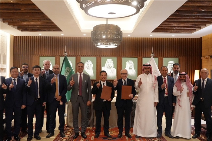 簽約合影。中國鐵建供圖