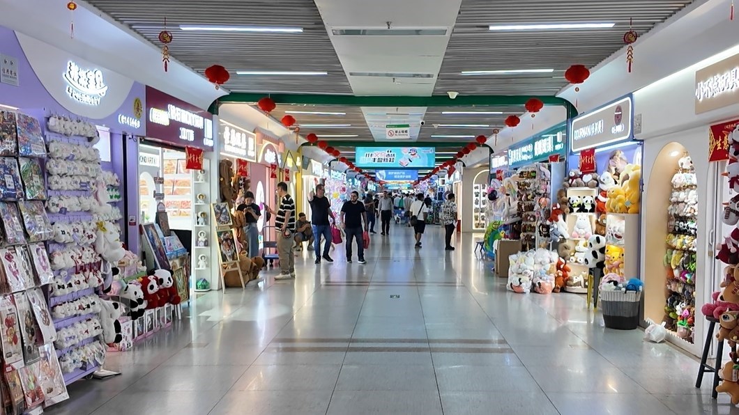 4月30日，義烏國(guó)際商貿(mào)城一區(qū)現(xiàn)場(chǎng)。人民網(wǎng)記者 王仁宏攝