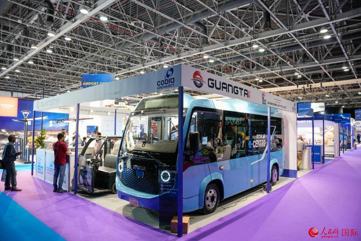 展會(huì)展示的電動(dòng)大巴車。人民網(wǎng)塔里克·易卜拉欣攝