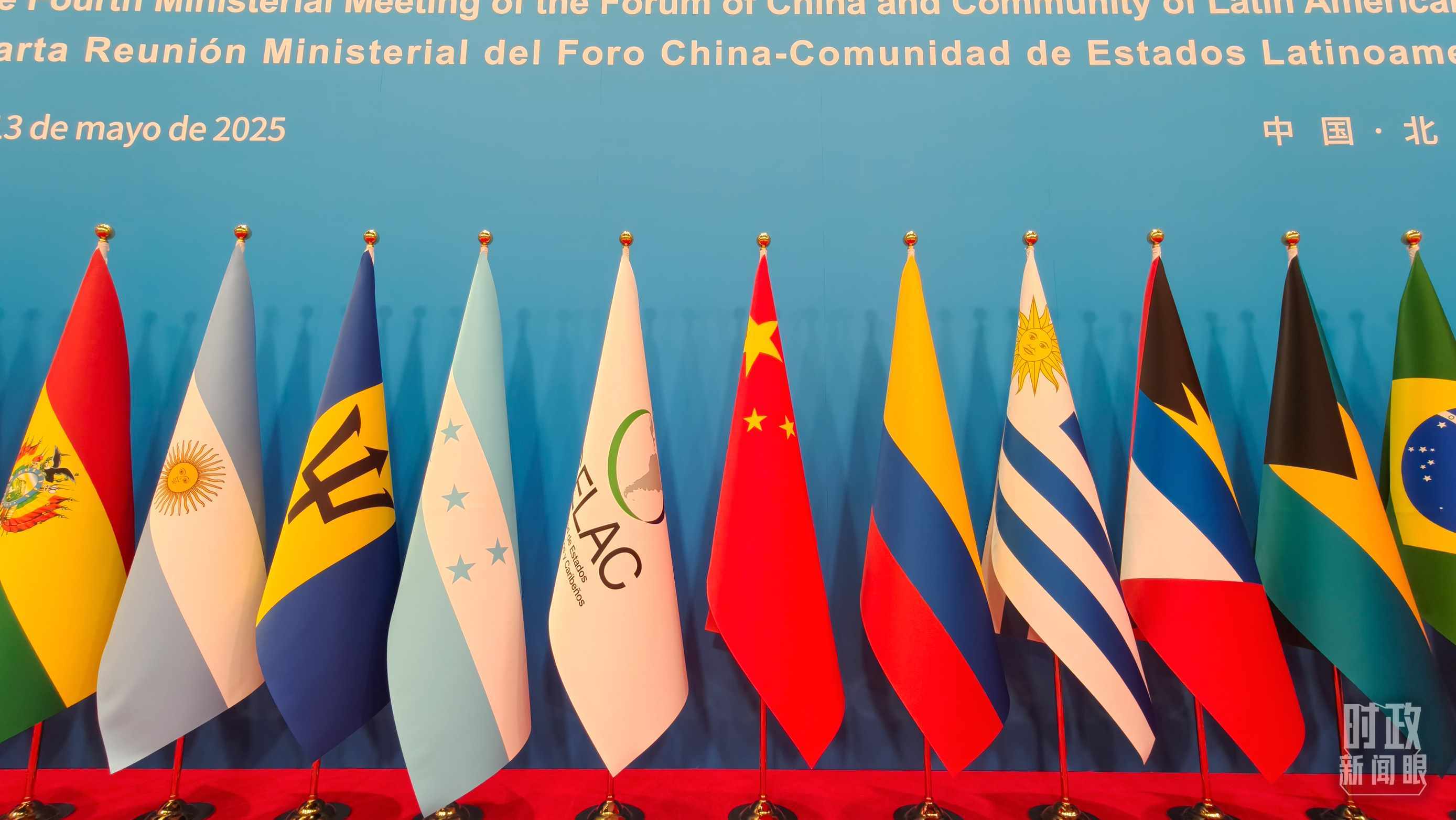 開幕式現(xiàn)場的旗陣。（總臺央視記者陸泓宇拍攝）