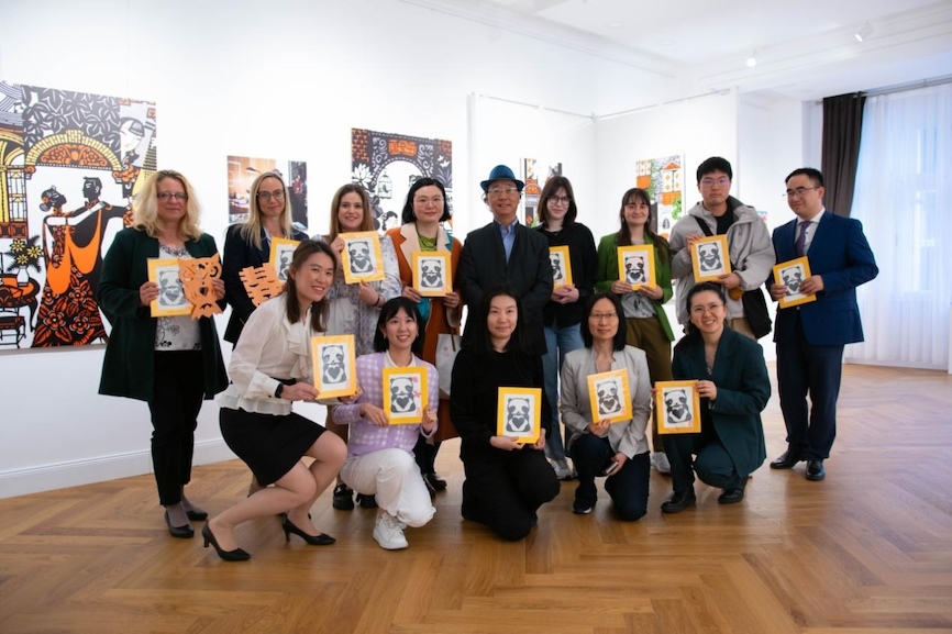 嘉賓合影。圖片由布達佩斯中國文化中心供圖