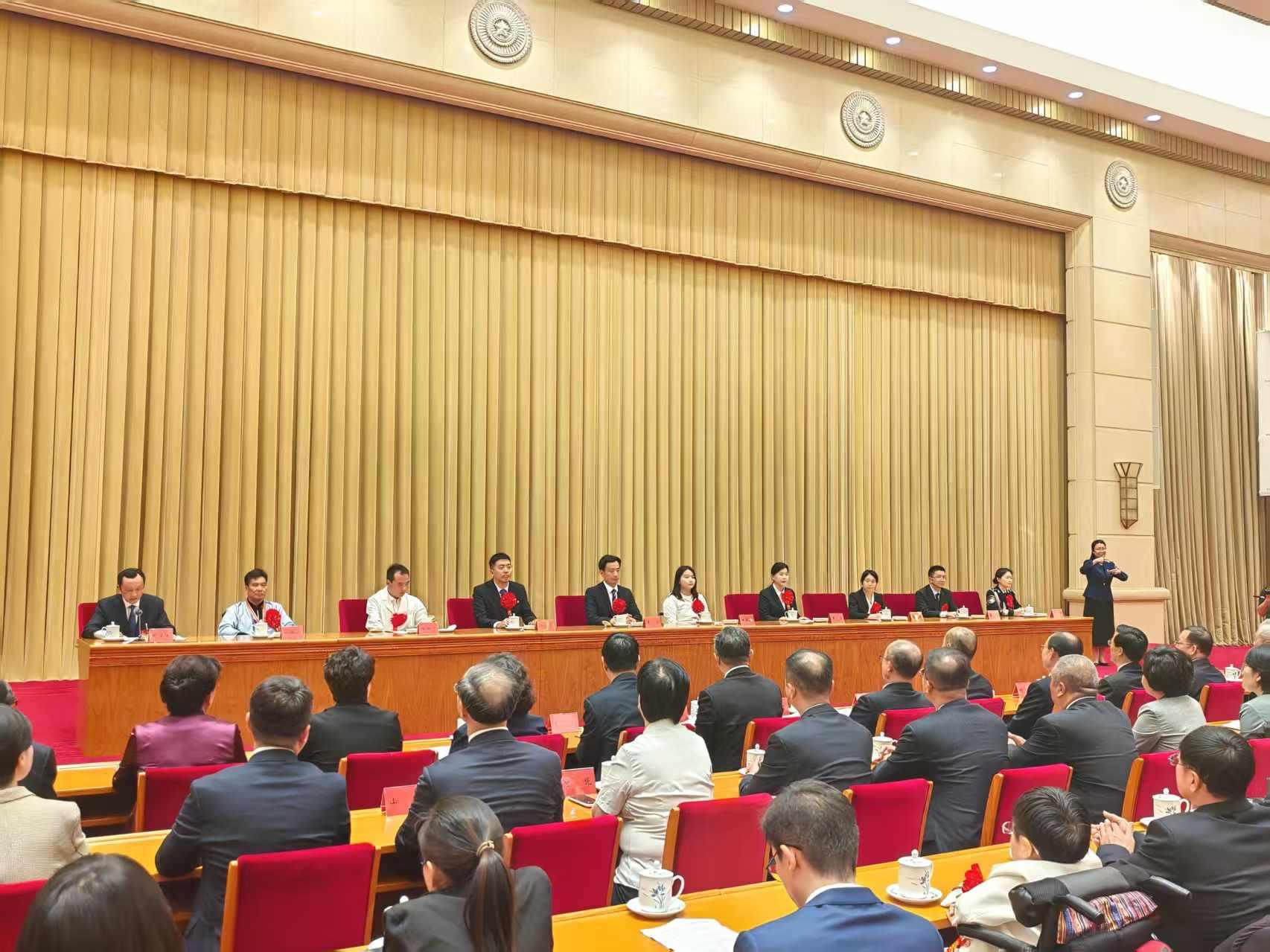 第七次全國自強模范暨助殘先進事跡首場報告會現(xiàn)場。 人民網(wǎng)記者 王子鋒攝