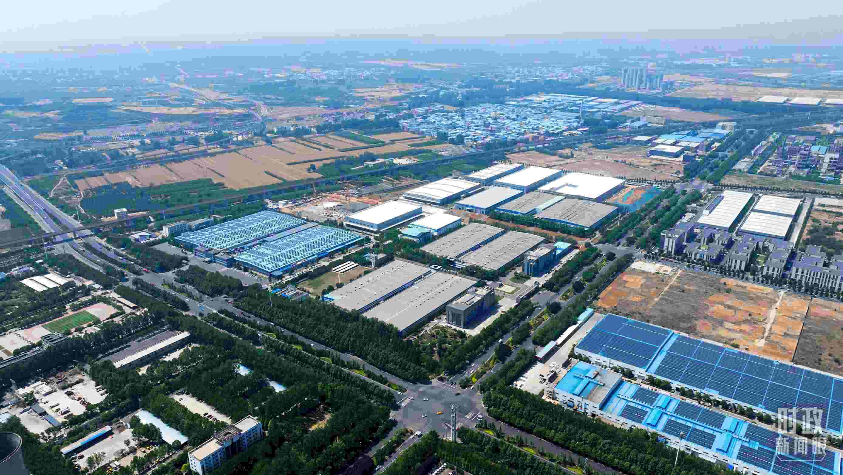 △俯瞰洛陽軸承集團(tuán)股份有限公司。（總臺央視記者范凱拍攝）