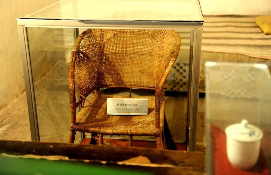 這是在河南省蘭考縣焦裕祿同志紀(jì)念館內(nèi)拍攝的焦裕祿曾用過(guò)的藤椅（2014年5月5日攝）。新華社記者 朱祥 攝