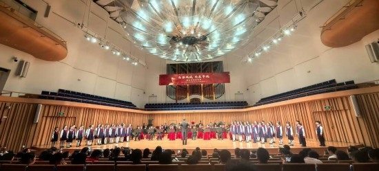 重慶大學(xué)城樹(shù)人小學(xué)校管樂(lè)團(tuán)參加比賽。