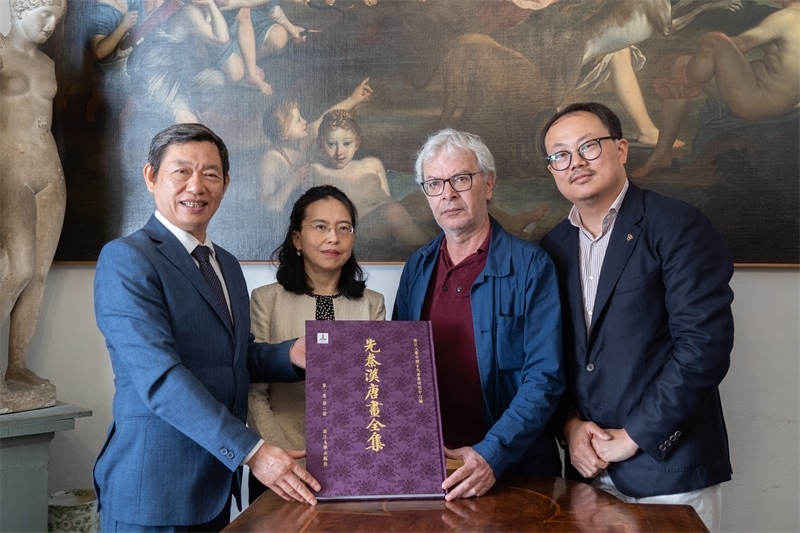 圖片說(shuō)明：捐贈(zèng)儀式現(xiàn)場(chǎng)。 張錫琪攝