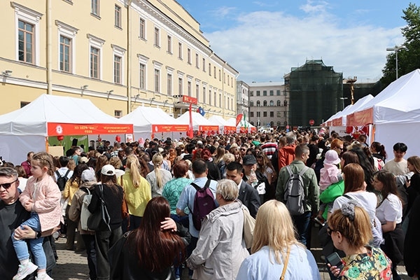 “茶和天下”·雅集活動(dòng)現(xiàn)場(chǎng)。中國(guó)駐白俄羅斯大使館供圖