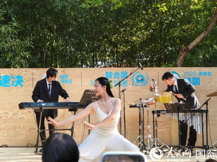 《舞，自然》舞蹈表演。人民網(wǎng)記者 李明攝