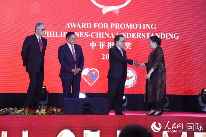 菲律賓前參議員許爾琦榮獲“終身成就獎(jiǎng)”。人民網(wǎng)記者樊帆 攝