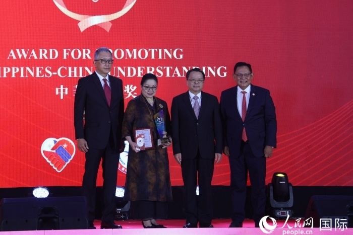 菲律賓前參議員許爾琦榮獲“終身成就獎(jiǎng)”。人民網(wǎng)記者 樊帆攝